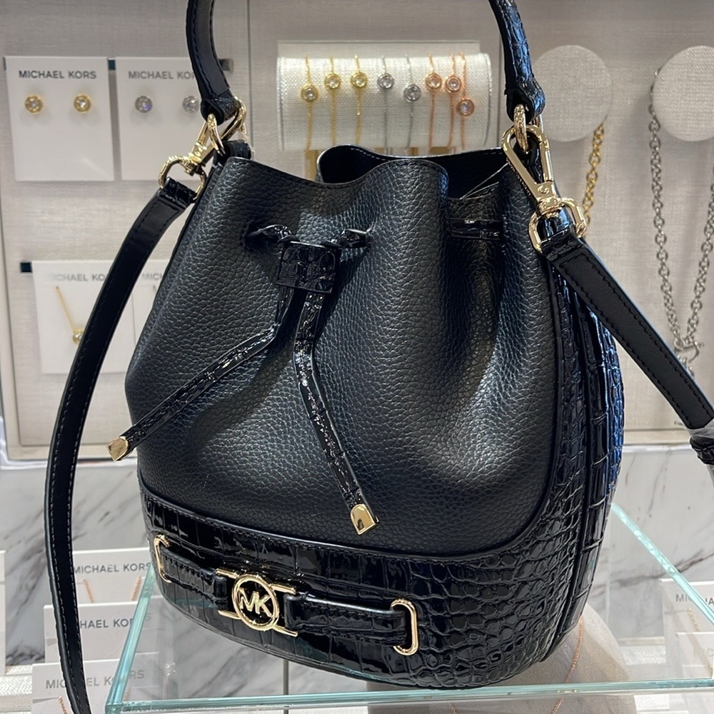 MICHAEL KORS 
Reed Medium Pebbled Leather Belted Bucket Messenger Satchel Crossb - Picture 12 of 16